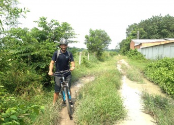 Cycling to Viet Cong Tunnels 1 day